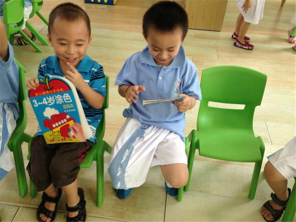 小孩哭闹不肯上幼儿园怎么沟通,3岁孩子哭闹妈妈情绪失控怎么办