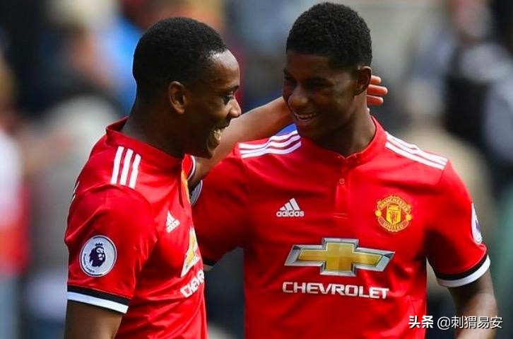 曼联套用什么阵型,曼联三中卫体系