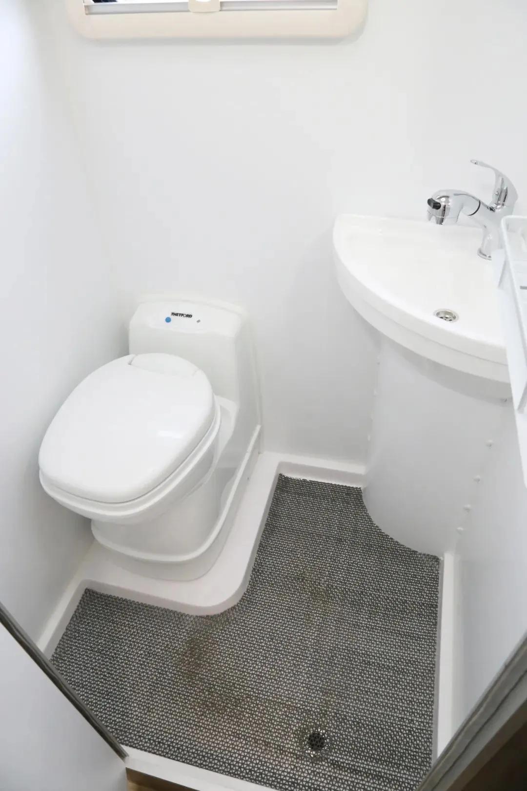 新飞上汽跃进h300旗舰房车多少钱,新飞轻卡房车最新款