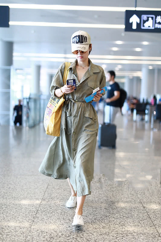 马伊琍穿小白鞋的照片,马伊琍白帽子