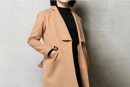 驼色中长款羊毛大衣搭配什么裤子,驼色大衣配燕麦色裤子好看吗