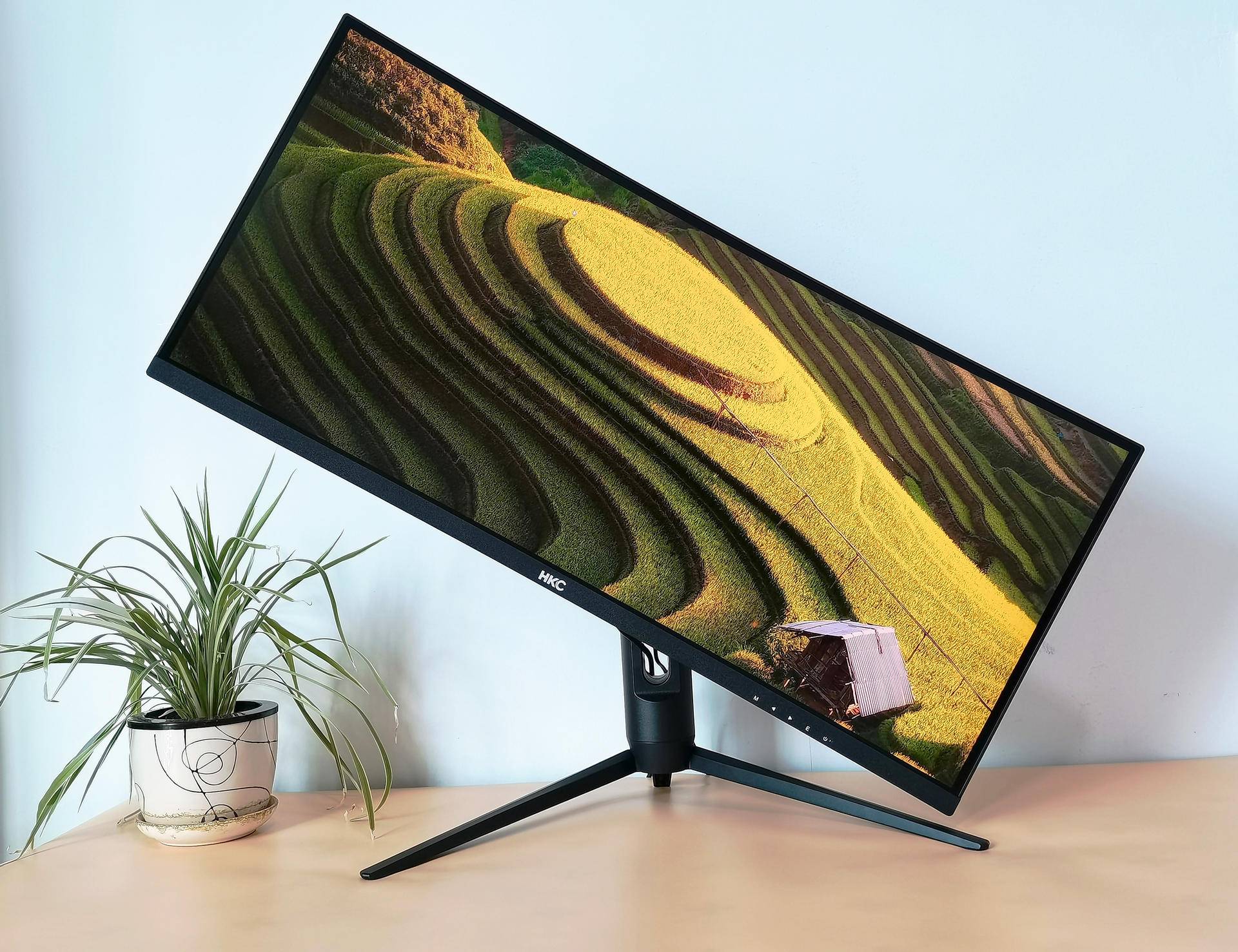 hkc240hz显示器好屏如潮,hkc显示器32英寸2k曲面屏怎么样