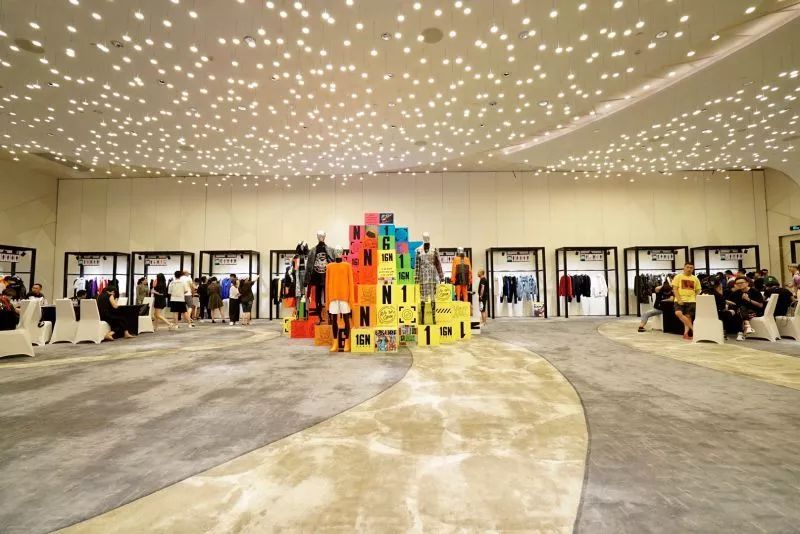 觉得太平鸟、GXG、卡宾不够潮？这个潮流男装可能正对你胃口！