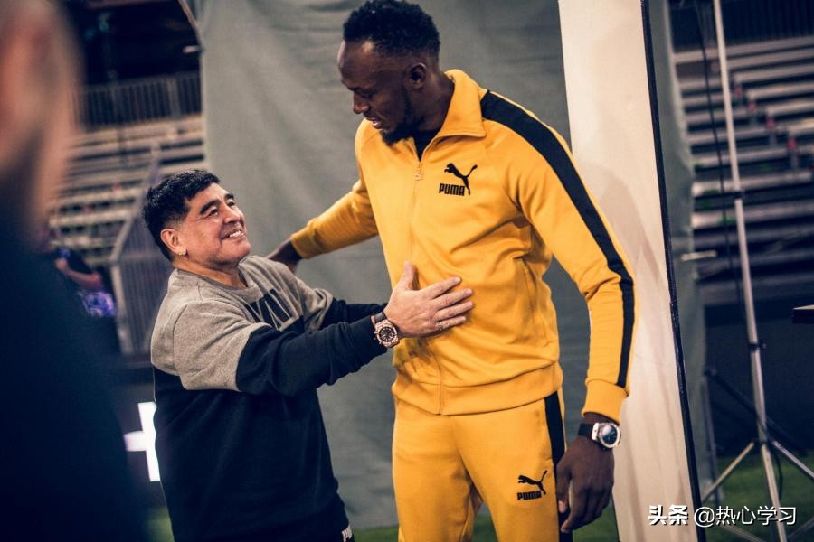 足球界马拉多纳的光辉时刻,足球庆祝动作致敬马拉多纳