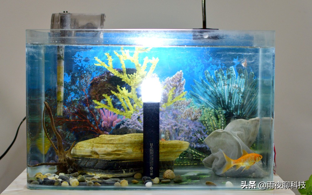 小米生态链强光手电筒,小米超亮手电筒