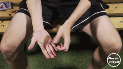 新买的足球鞋磨脚后跟有什么妙招,如何让足球鞋不磨脚