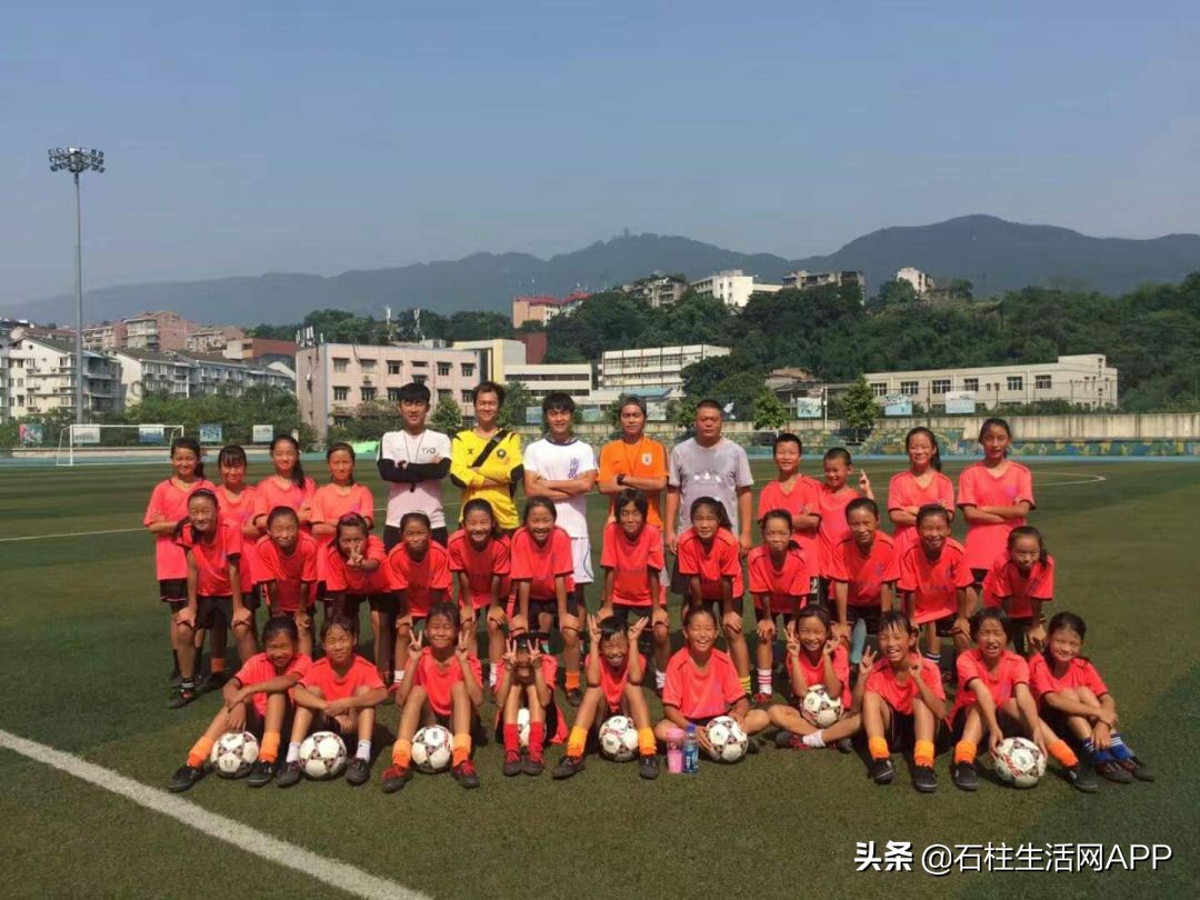 大山里面的儿童足球队,大山学校里的足球队