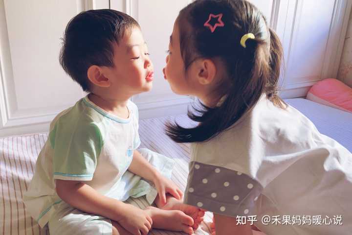 童装女童3-6岁公主裙冬款拜年,2023年最流行的衣服童装