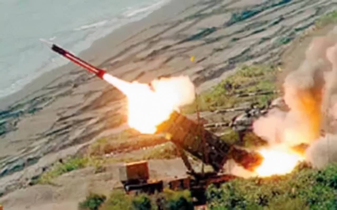 1990年，台军拟攻占*鱼岛钓**，李*辉登**作梗未实施