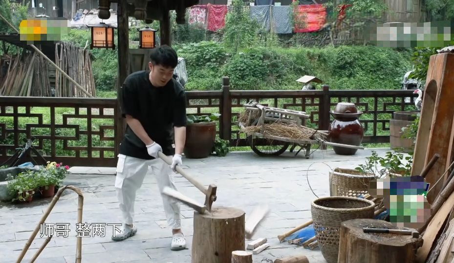 彭昱畅陈赫邓超吃花生,快乐大本营陈赫拿鸡肝