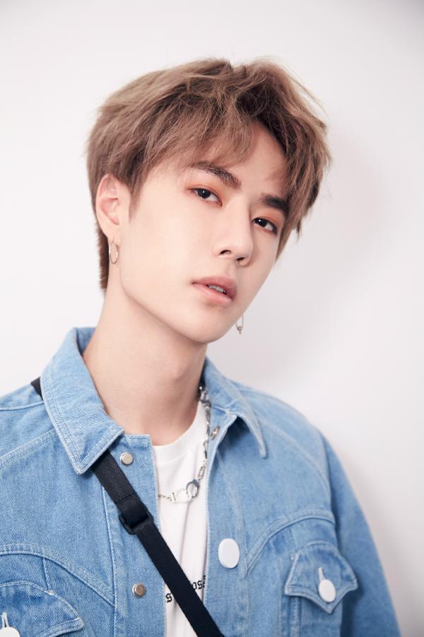 贩卖艺人信息成圈内公开的交易，几十块就能轻易拿到手