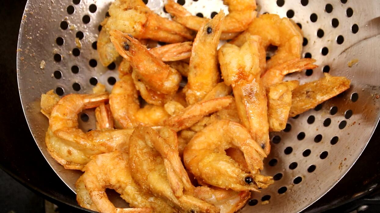 炸大虾挂面糊怎么炸不粘锅,炸小河虾用挂面糊吗