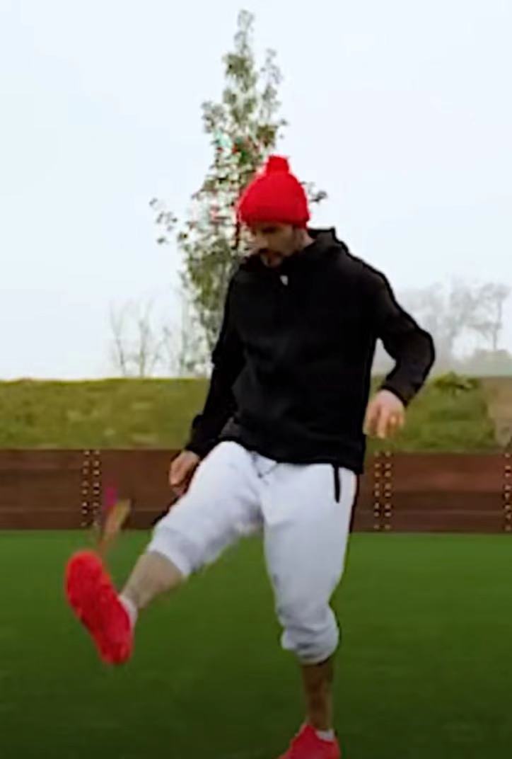 贝克汉姆踢足球的身材,贝克汉姆摆腿慢动作