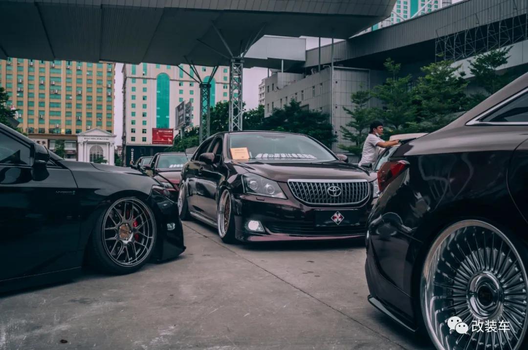 清一色皇冠,清一色豪车