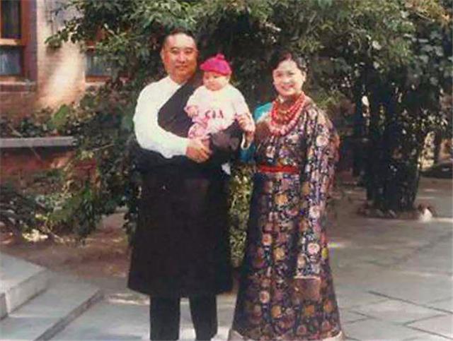 不顾舆论阻拦，活佛十世班禅大师娶了上将的外孙女，婚后育有一女