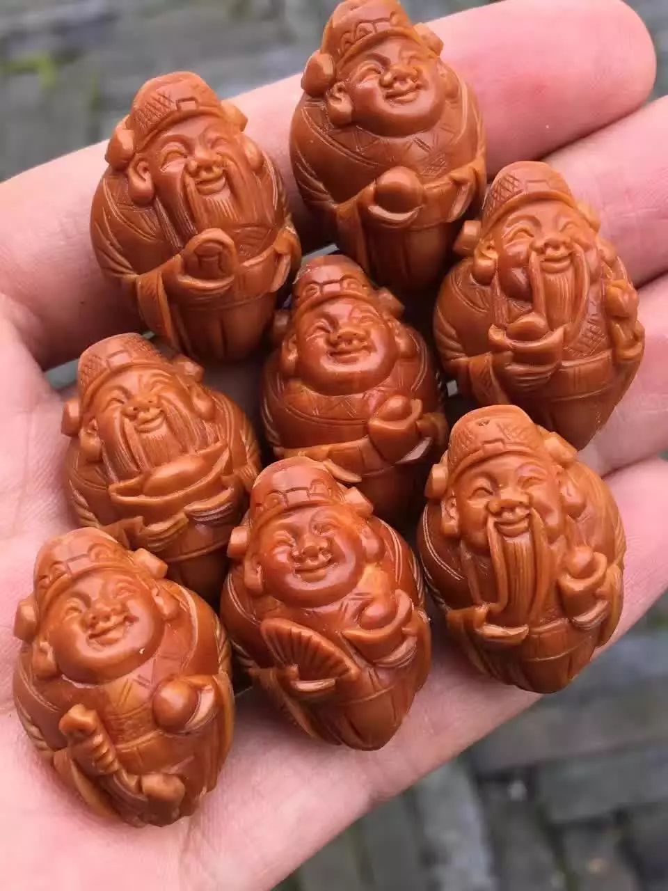 橄榄核雕盘玩怎么不开裂,十年的橄榄核雕还有开裂的吗