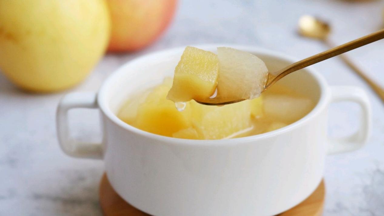 自己做水果糖水，甜甜的味道真好喝，没有添加更健康