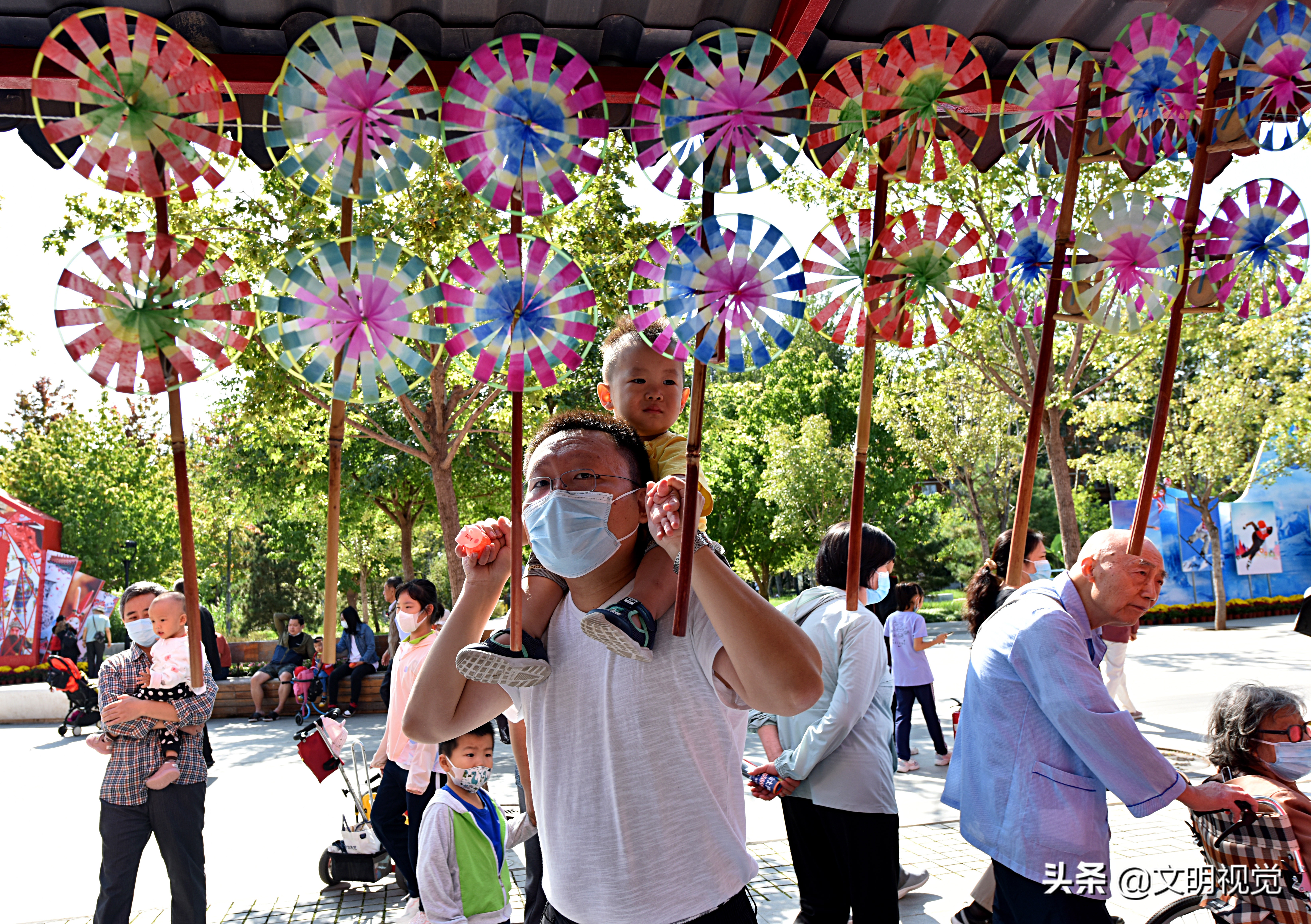 市民国庆节在“国雕”体验非遗文化的魅力