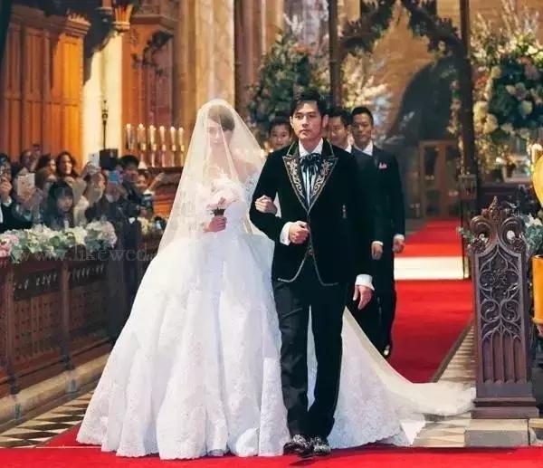 新娘挑选婚纱必知的十大品牌,有哪些新人经常拍的婚纱品牌