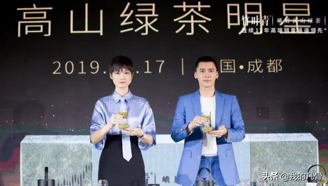 春节在家看囧妈,李宇春和李易峰在成都一起喝茶