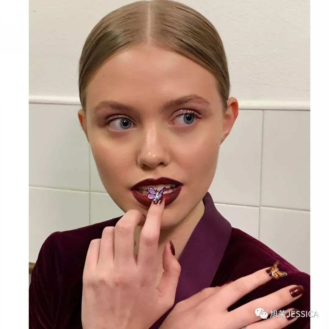 RedChic!枣红色妆品冬日出击