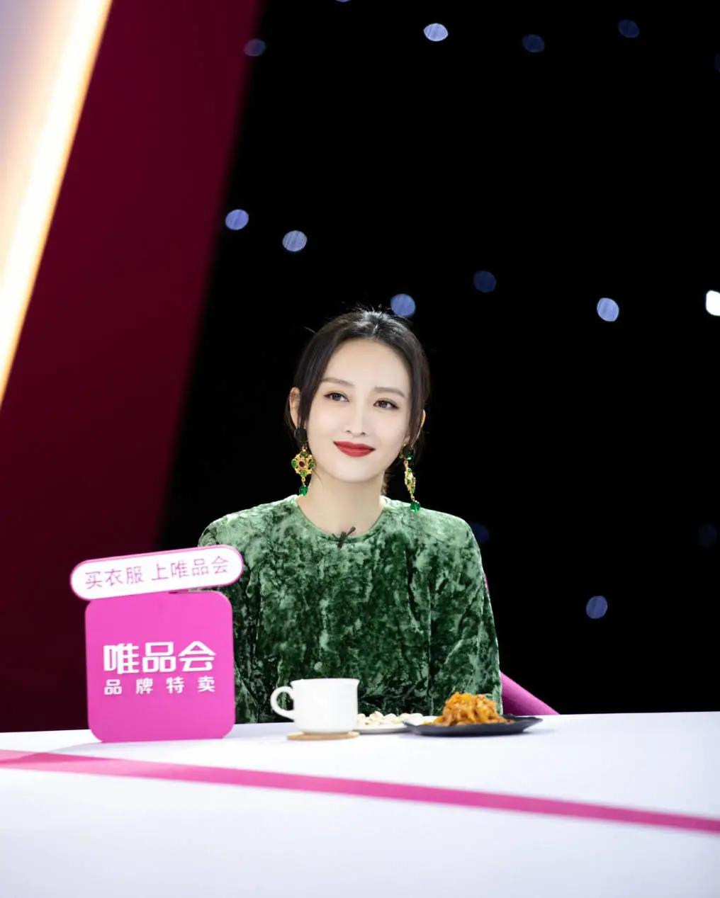 钟楚曦耳环高清图片,钟楚曦耳饰特辑