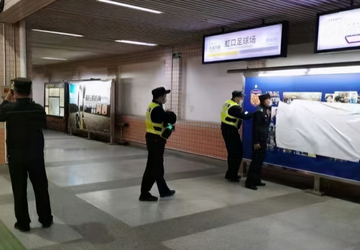 苏宁中超冠军球迷庆祝,江苏苏宁球迷庆祝夺冠