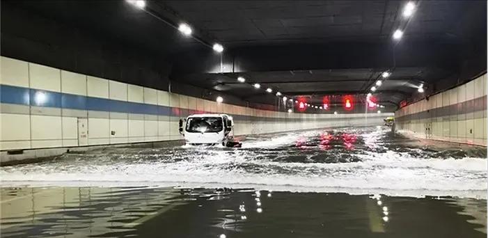 卡车水堵漏水怎么处理,卡车泡水