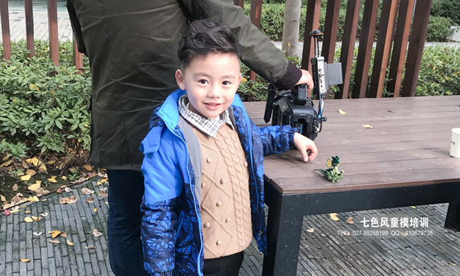 冬日里的暖阳武汉儿童模特比拉力出镜企业宣传片