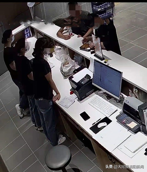 男子自导自演吃出钢丝球索赔千元,男子自导自演吃出异物索赔千元