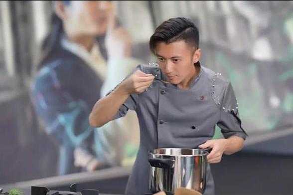 王菲谢霆锋几岁再复合,王菲谢霆锋复合七年首合体