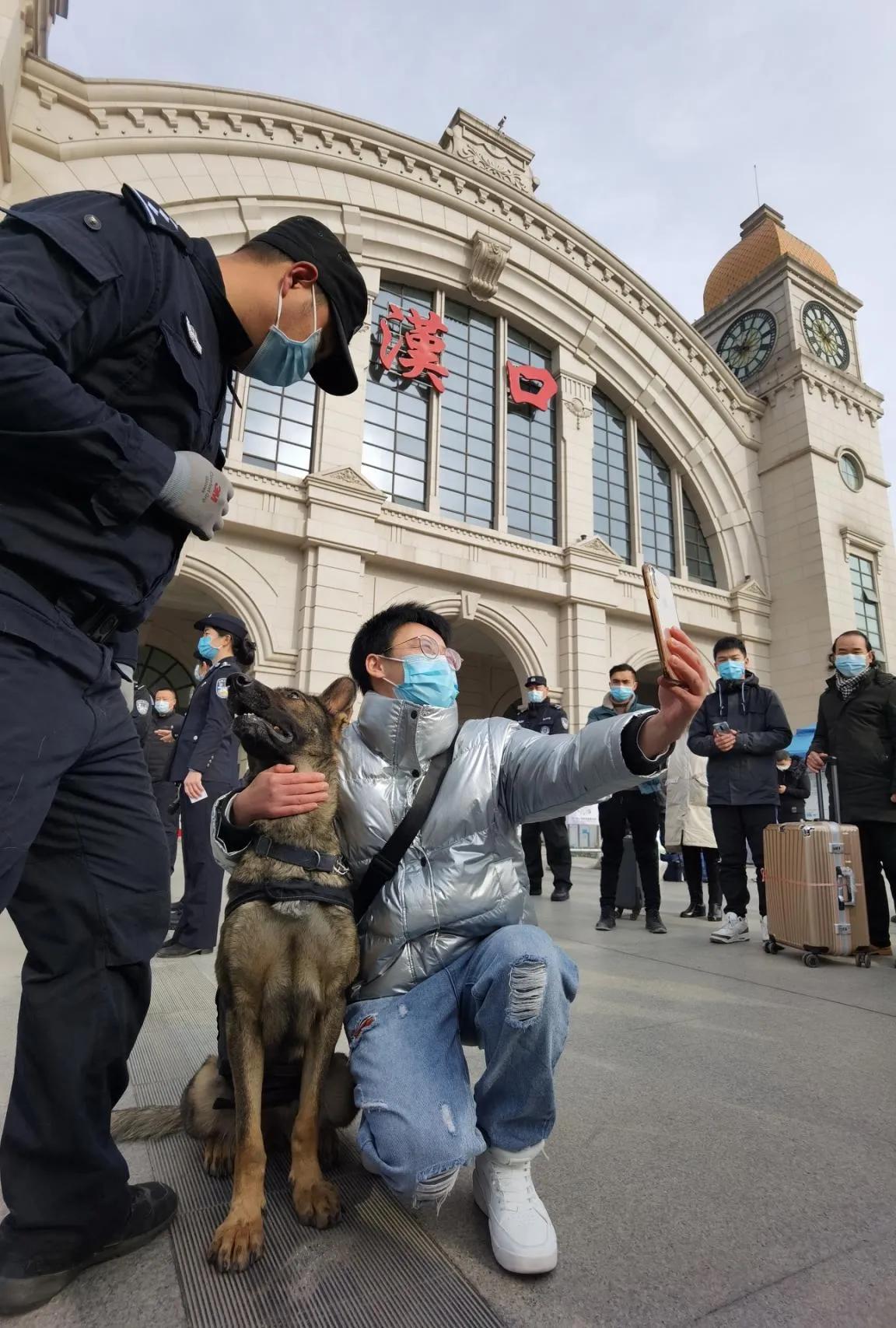 警营开放日执法主题,武汉铁路警察开展警营开放日活动