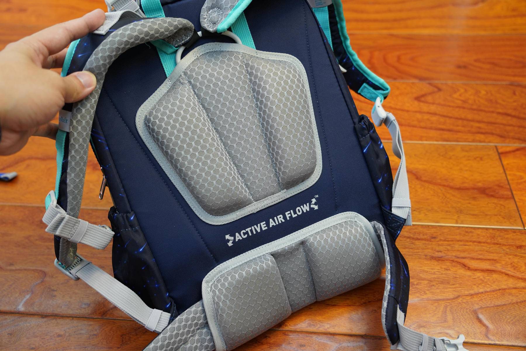 减负护脊书包比较,哪款书包减负护脊又轻便