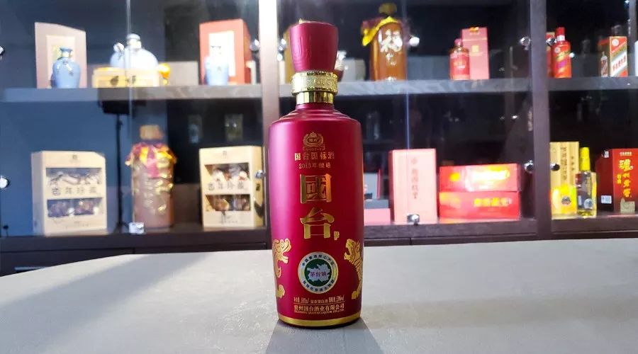 奈不何茅台老大，这两瓶酒都在争老二，找来尝尝看怎么样