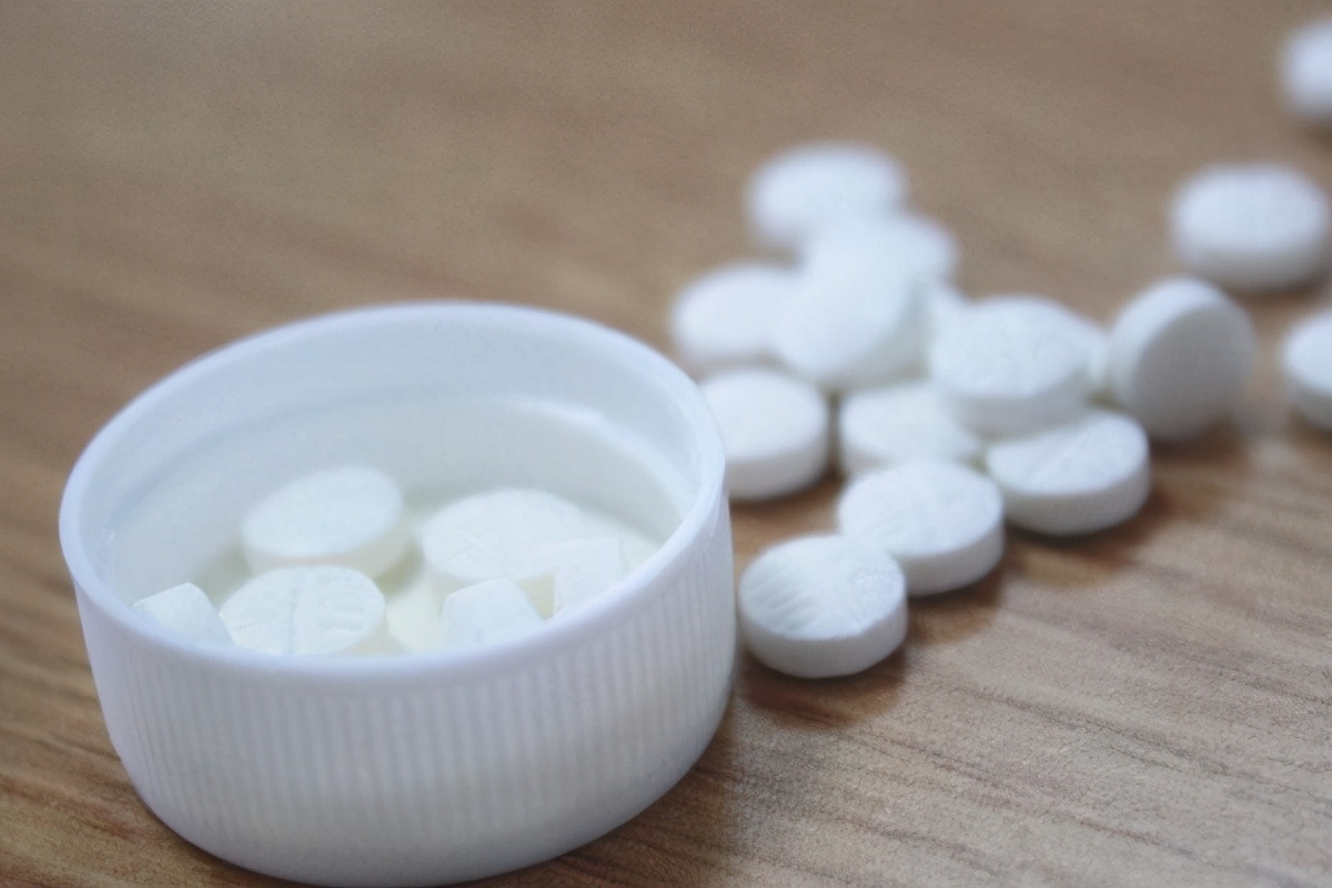 40岁每天吃叶酸有什么好处和坏处,如何补叶酸四种人不宜吃叶酸