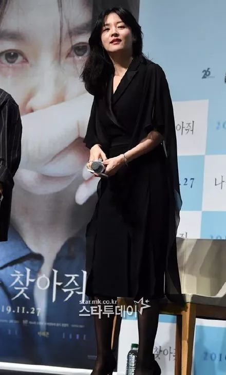 李英爱古装美照,李英爱惊艳深v礼服