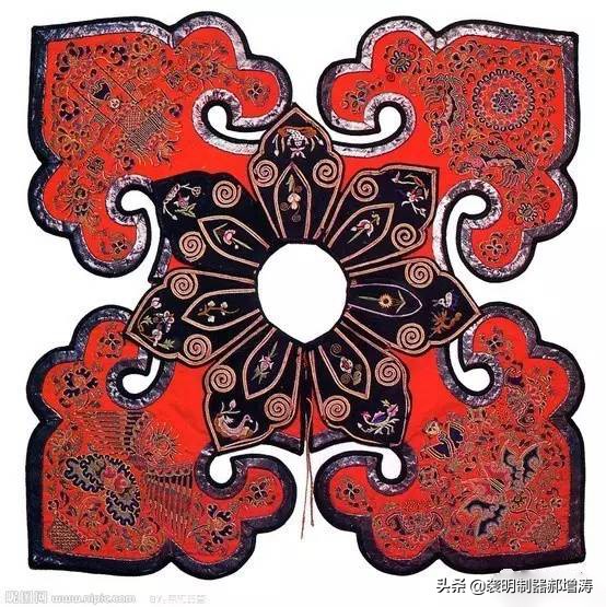 魏璎珞云肩纹饰明式家具中也有赏《明式家具珍赏》中的四簇云纹