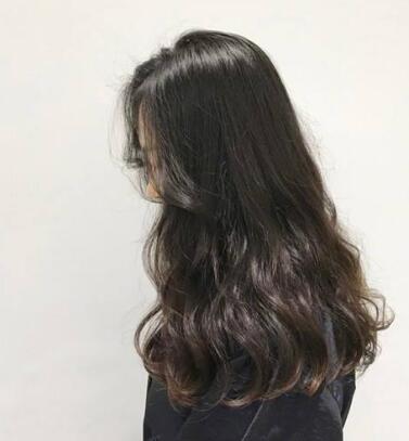 最流行的烫发发型减龄,女发型2020流行烫发全烫