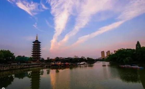 阳光是一种语言,阳光是一种语言朗诵视频