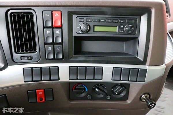 乘龙h5v4x2港口牵引车,豪沃tx-4x2港口牵引车