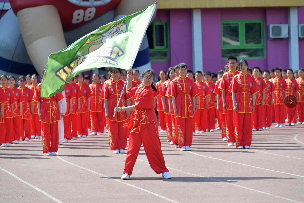 一百多人体育节开场,体育1000人活动