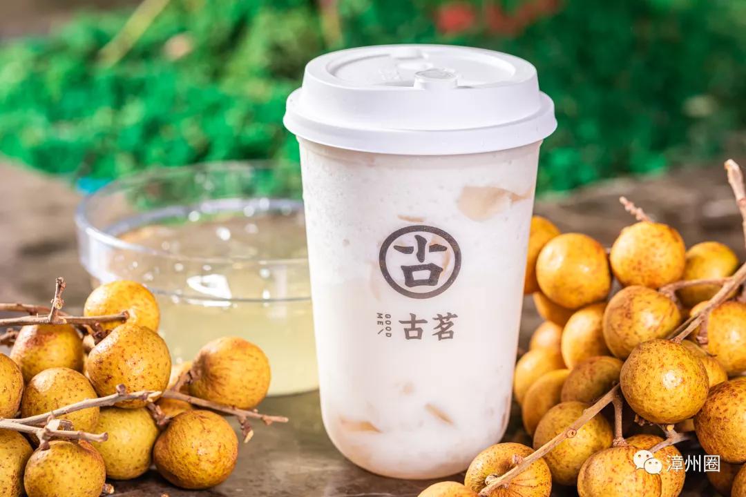 买一送一！大肚子水果茶来了，足足1000cc，单靠吸管都吸不动