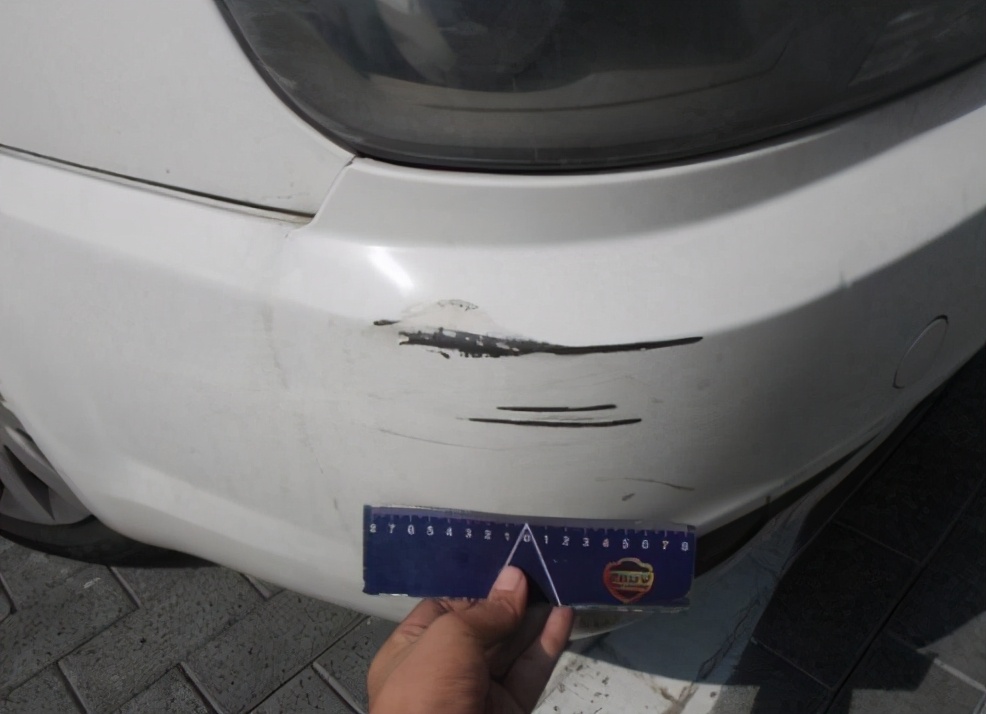 保险杠刮蹭用处理么,保险杠轻微刮蹭有必要修吗