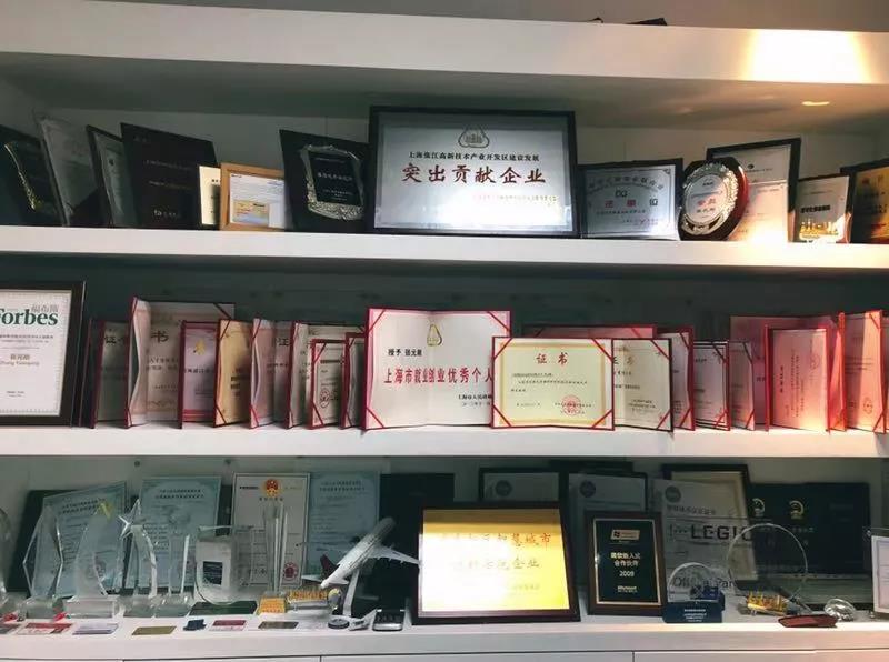 「异乡红河人」个旧人的骄傲!他曾被评为达沃斯世界经济论坛“全球杰出青年”