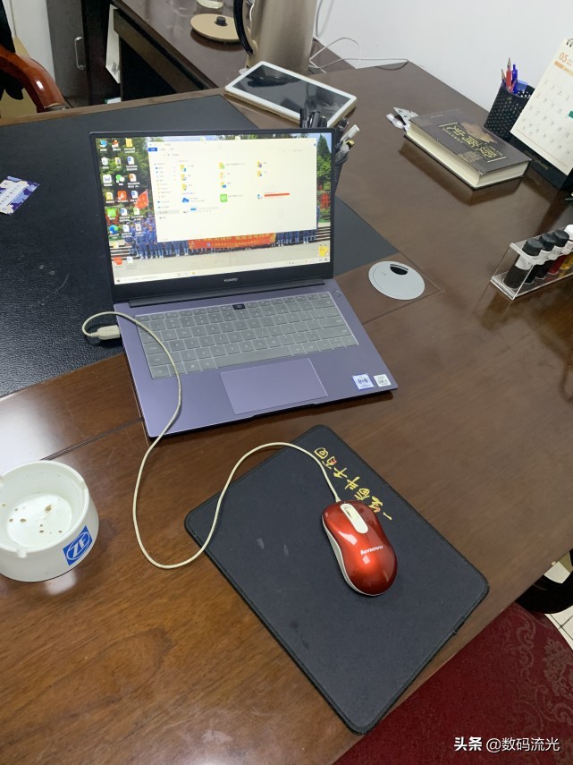 去单位给老板修电脑,没修好就不付钱,还想一瓶矿泉水把我打发