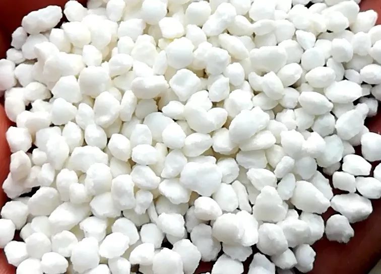 肥料结块是起反应吗,肥料结块属于质量问题吗