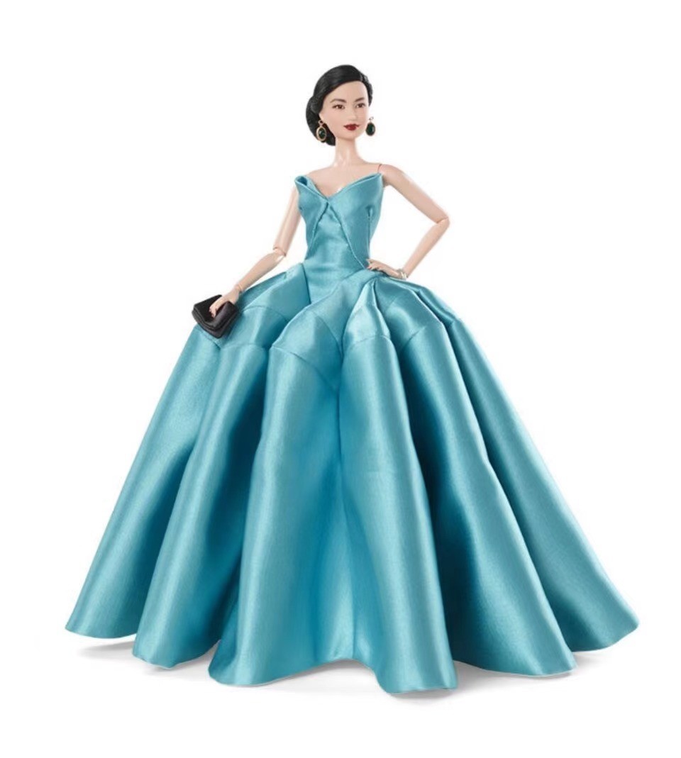 刘雯芭比娃娃的视频,刘雯芭比时尚秀