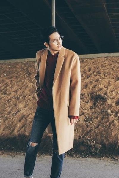 男生卡其色大衣穿搭高级感,男生卡其色衣服内搭怎么搭配