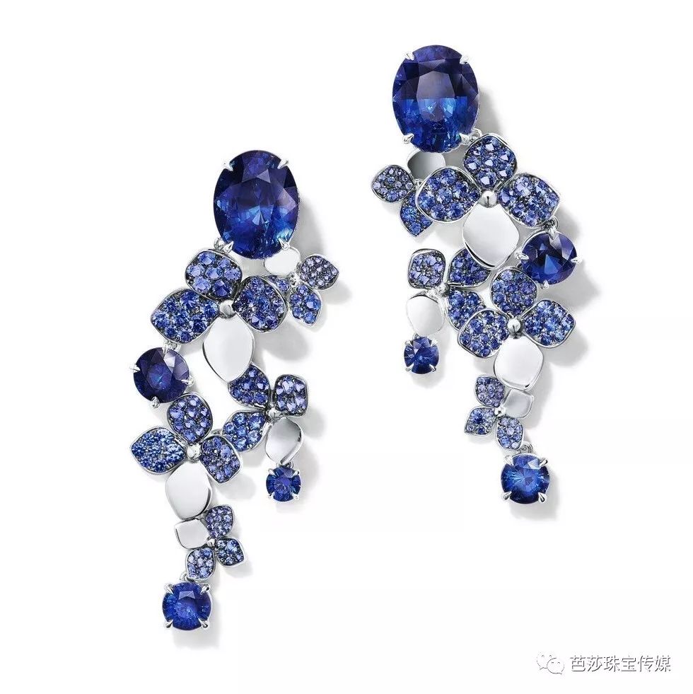 早春最流行的珠宝搭配,什么穿搭可以戴夸张的珠宝