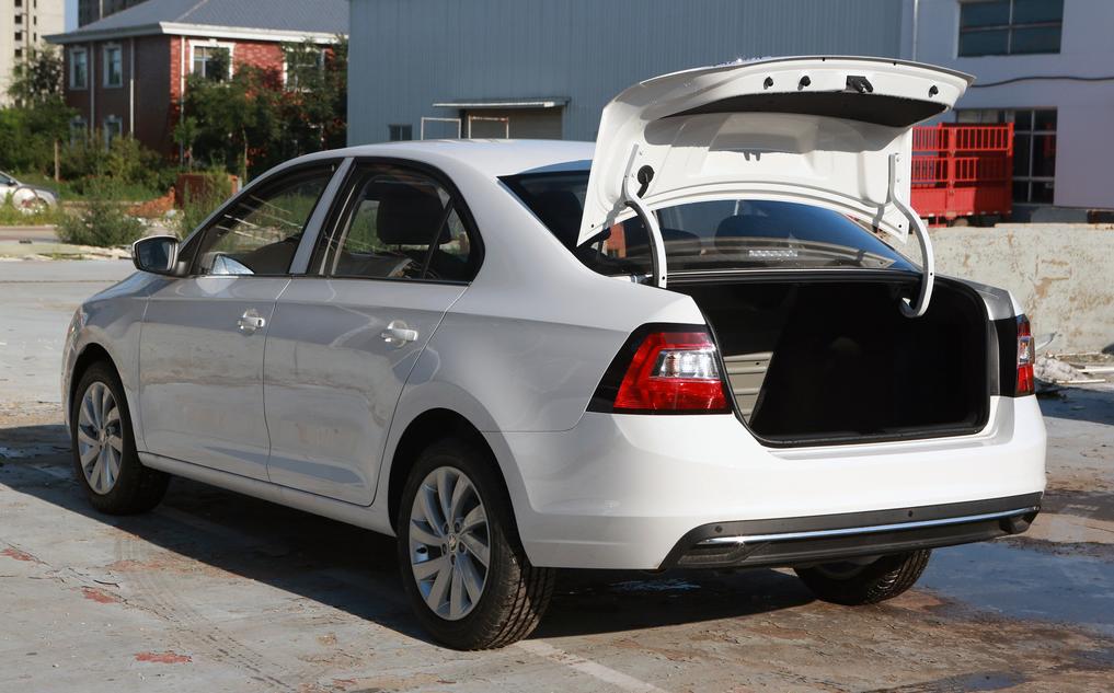 这合资底盘扎实,德系品质、桑塔纳*亲近**,油耗4毛,已跌至5.64万